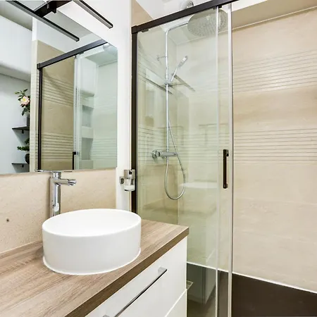Montmartre & Sacre-coeur - 2br - Cityapartmentstay * Paris